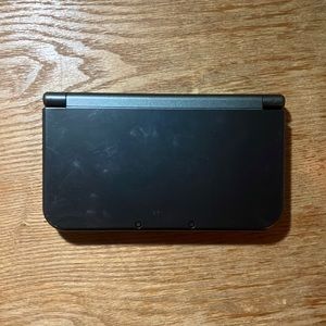 Black Nintendo 3ds XL